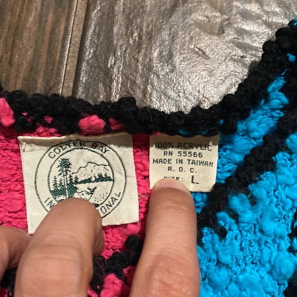 Vintage Colter Bay International striped sleeveless fuzzy vest - Picture 5 of 8